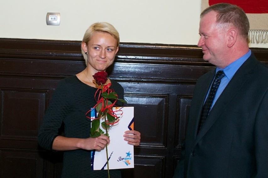 Młodzi zdolni, z sukcesami. Prezydent wręczył dziś stypendia sportowe, artystyczne i nagrody [foto]