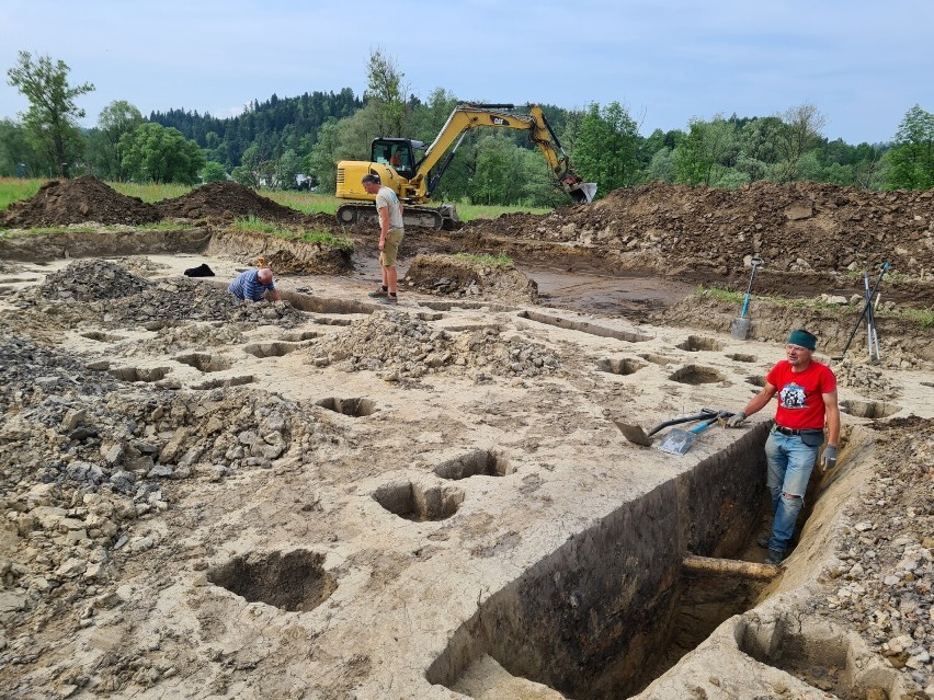 Wykopaliska archeologiczne w Lesku.
