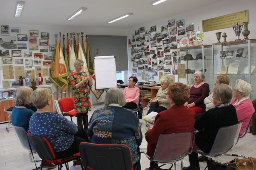 W bibliotece seniorzy mieli ciekawe spotkanie [ZDJĘCIA]