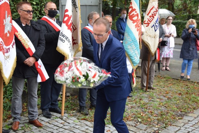 Uroczystości z okazji 40-lecia powstania Solidarności w Zielonej Górze przy Pomniku Robotników