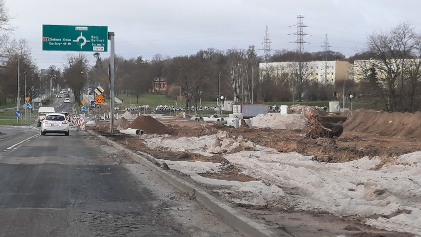 Tak obecnie wygląda plac budowy przy ul. Walczaka. Zdjęcia z...