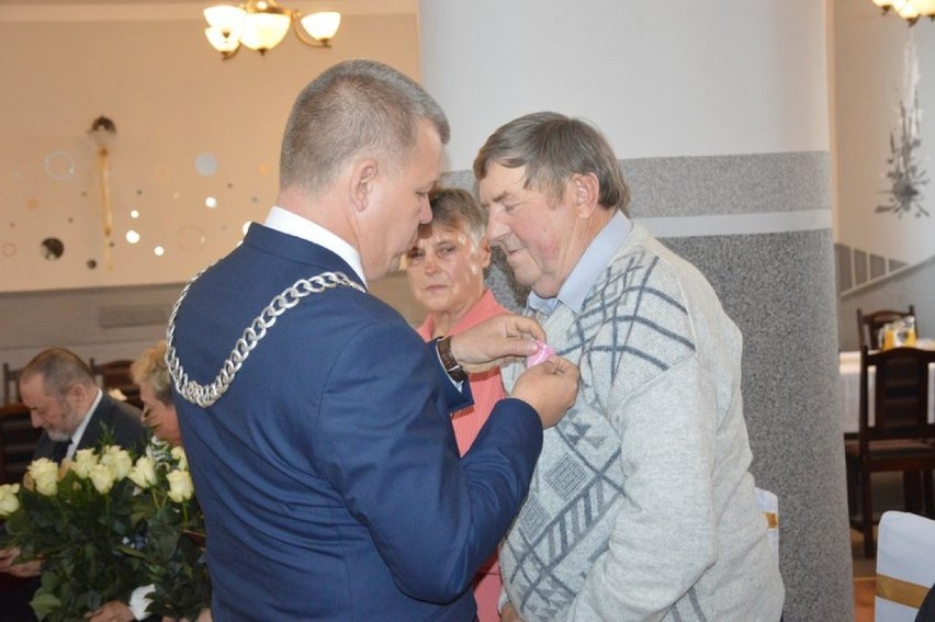 Złote gody w Wąsoszu. Medale od prezydenta, koncert oraz tort [ZDJĘCIA]