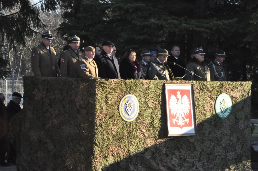 Główną cześcią obchodów był uroczysty apel z udziałem...