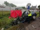 Śmiertelny wypadek w Borkach. 57-letni kierowca osobówki zmarł mimo podjętej reanimacji