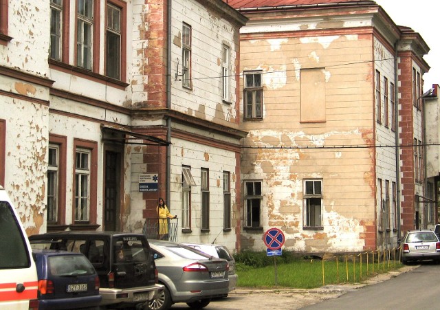 Stary szpital w Żywcu się sypie. Dlatego ludzie mają nadzieję, że powstanie nowa placówka, z lepszymi warunkami.