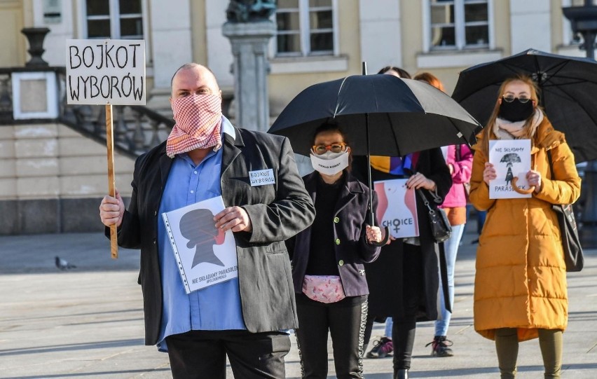 Bydgoszczanie protestowali na Starym Rynku przeciwko...