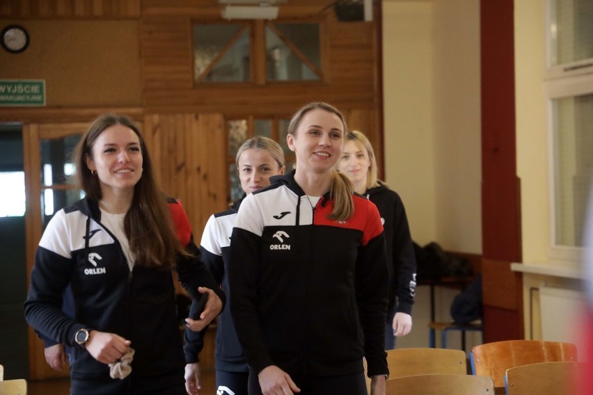 Legnica: Reprezentantki Polski w piłce ręcznej z wizytą w Szkole Podstawowej nr9