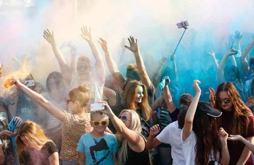 Holi Festival w Rzeszowie. Wkrótce na Stadionie Resovii święto kolorów [WYGRAJ PROSZKI]