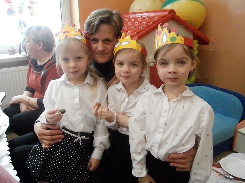 Jagódki z przedszkola w Świętej świętowały Dzień babci i Dziadka