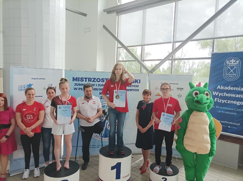Pływaczki Startu Kalisz na mistrzostwach Polski w Krakowie