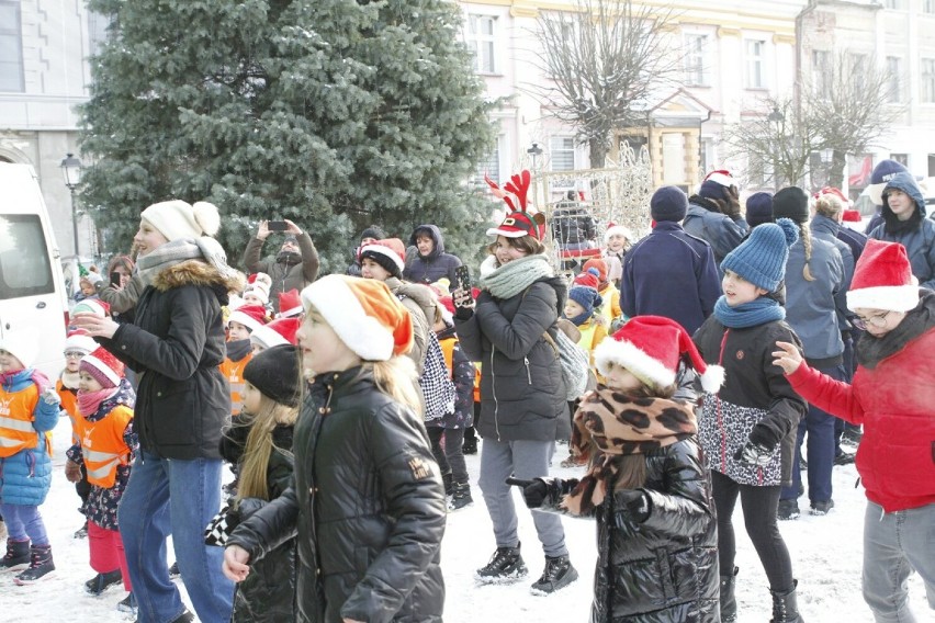 Mikołajki 2023. Dzieci przekonały Grincha na Placu Wolności w Koninie do świąt Bożego Narodzenia [ZDJĘCIA, WIDEO]