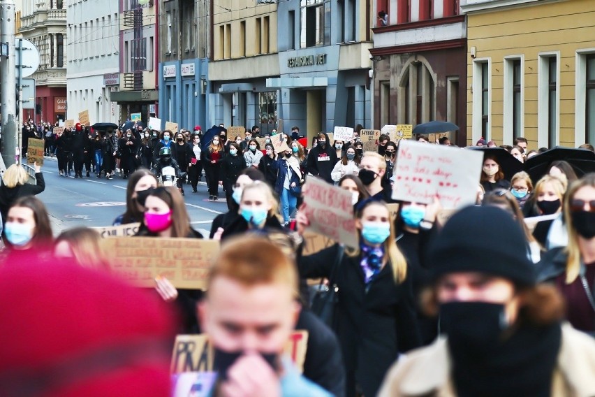 Protest młodzieży we wrocławskim Rynku 28.10.2020
