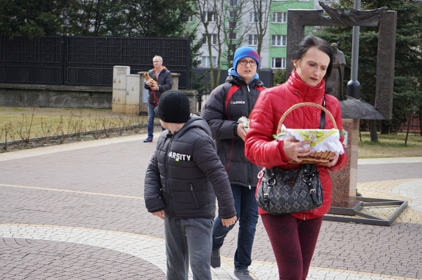 Mieszkańcy Zagłębia Dąbrowskiego święcili pokarmy ZDJĘCIA