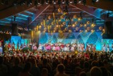 Nowy Sącz. Finałowy koncert Święta Dzieci Gór przyciągnął tłumy sądeczan. Barwne widowisko odbyło się w amfiteatrze w Parku Strzeleckim
