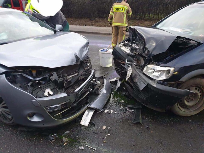 Wypadek w Unisławiu. Trzy osoby trafiły do szpitala