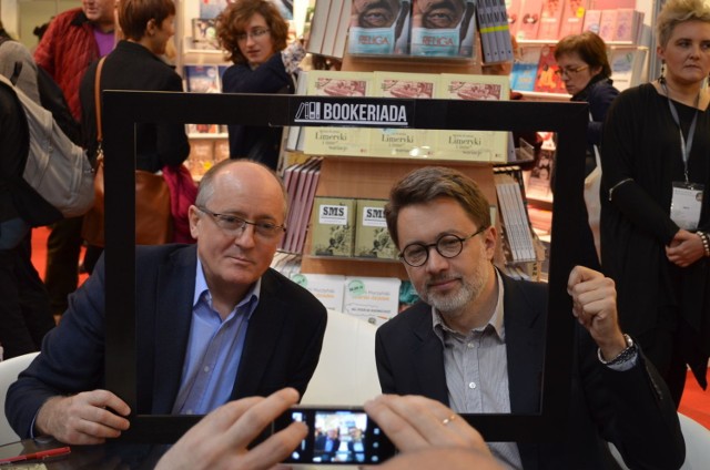 Krzysztof Luft oraz Michał Rusinek podpisywali swoje książki na stosiku wydawnictwa Agora. Fot. Weronika Trzeciak