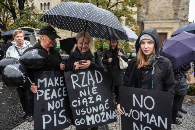 Protest rozpoczął się o godzinie 16. Na placu Mickiewicza zgromadziły się wtedy prawdziwe tłumy!