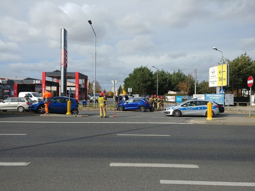 Wypadek na skrzyżowaniu dwóch ulic w Radomiu. Jedna osoba trafiła do szpitala