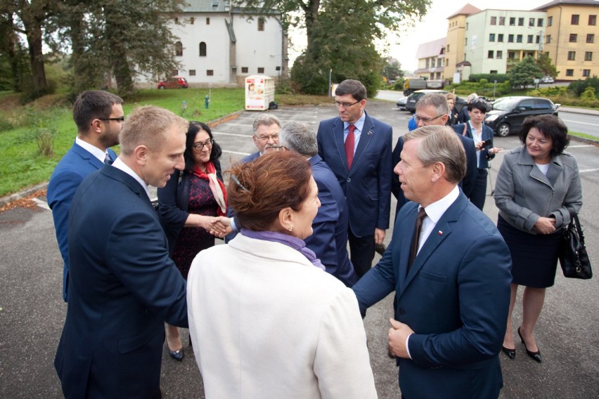 Wybory samorządowe 2018. Gnojnik. Minister Andrzej Adamczyk apelował o porozumienie ws. Sądeczanki i wspierał kandydatów PiS w wyborach