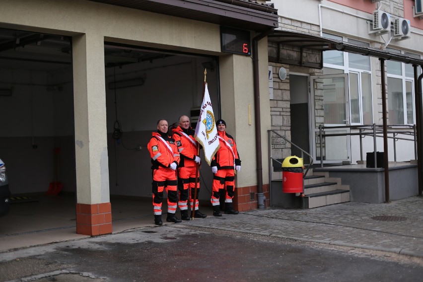 Pogotowie ratunkowe z nowymi pojazdami. Minister Kraska przekazał wozy o wartości 1,2 mln zł  [zdjęcia]