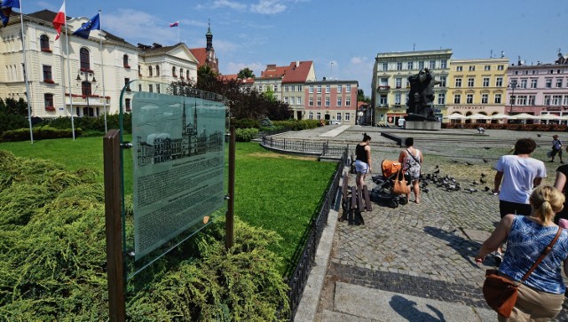 Zachodnią pierzeję jeszcze przez długie lata oglądać będziemy tylko na wizualizacjach i starych zdjęciach.