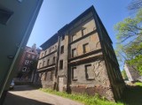Dwa zrujnowane budynki z ul. Pocztowej i Dąbrowskiego - kto je wyburzy? Zdjęcia