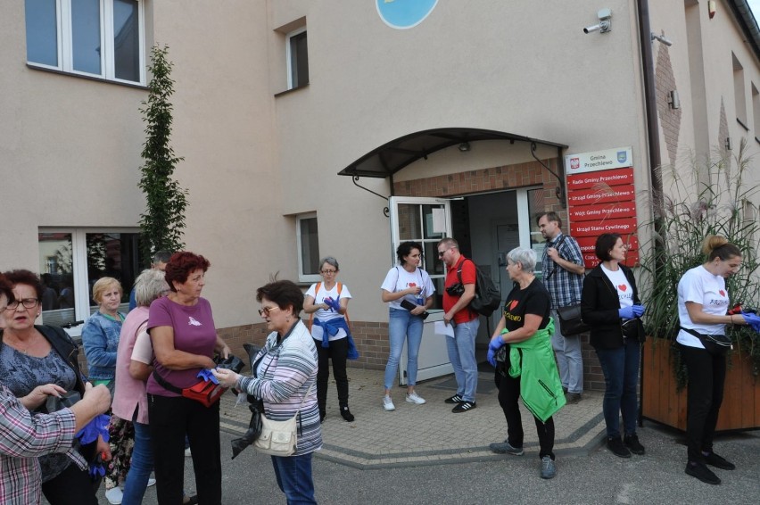 Mieszkańcy Przechlewa chętnie uczestniczyli w akcji sprzątania 