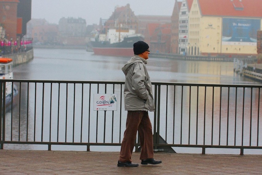 Mgła w Gdańsku: W piątek 23 listopada centrum Gdańska spowiła mgła