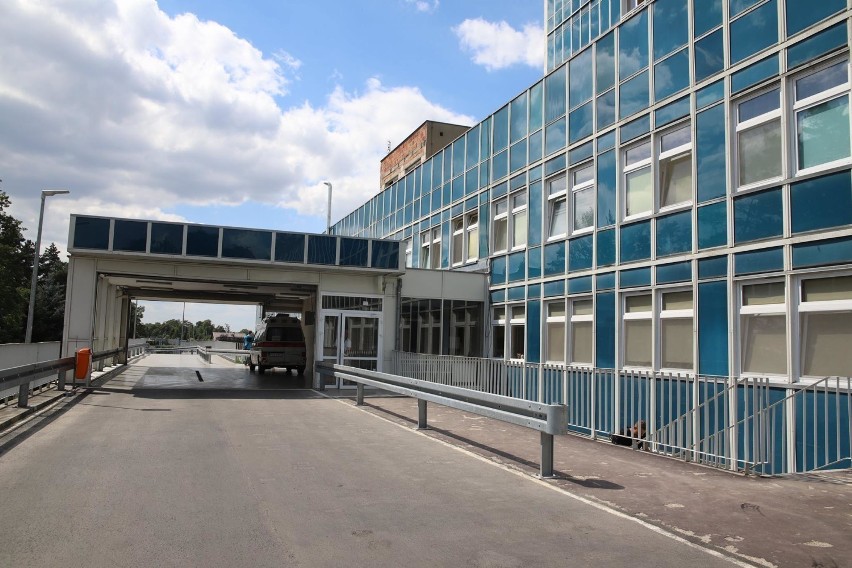 LESZNO. Szpital w Lesznie wstrzymuje szczepienia przeciwko Covid-19. Powodem jest brak dostaw szczepionek [ZDJĘCIA] 
