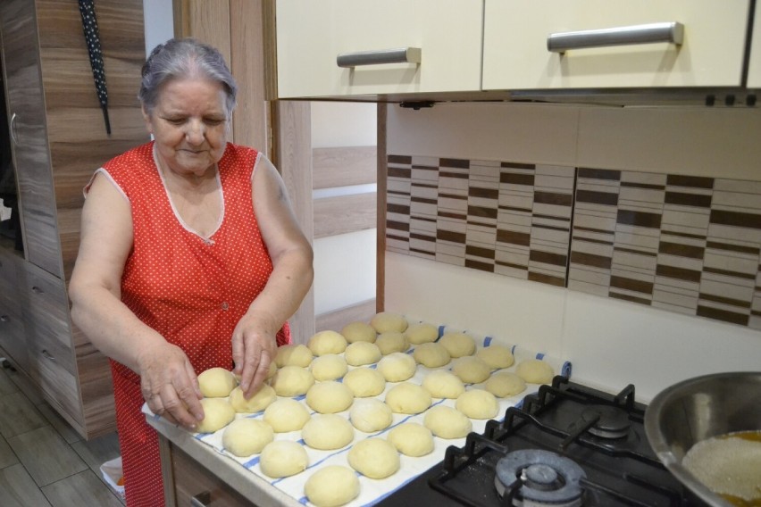 Jadwiga Stołowska z Klubu Seniora „Jesienny Liść” w Kikole...