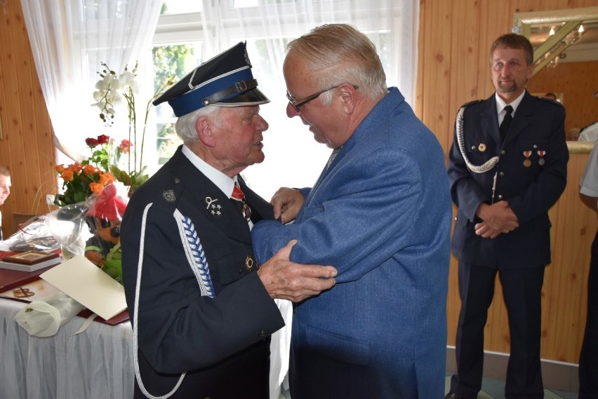 Władysław Tusk - człowiek związany z somonińską strażą pożarną od lat, świętował 90. urodziny  ZDJĘCIA, WIDEO