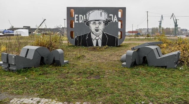Minister edukacji w garnku na głowie. Nowy mural Mariusza Warasa w Gdańsku