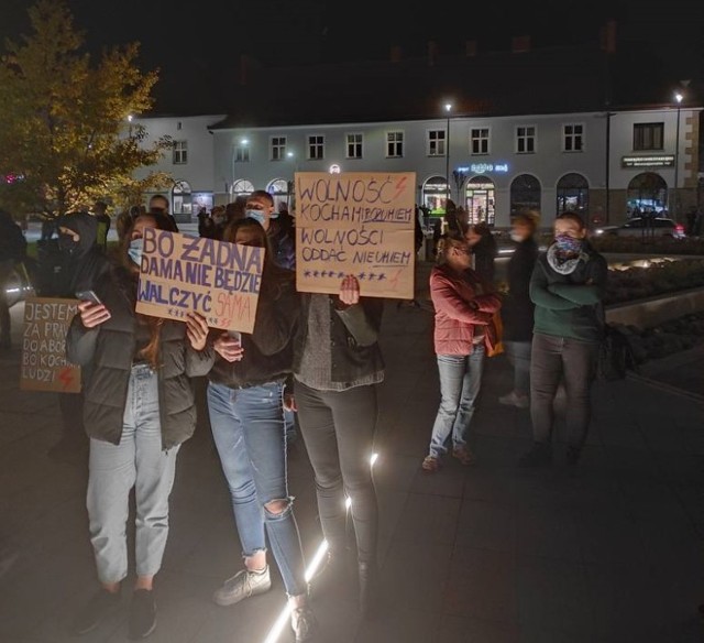 Za zorganizowanie Strajku Kobiet w Limanowej kara 30 tys. zł. Co na to limanowski sanepid?