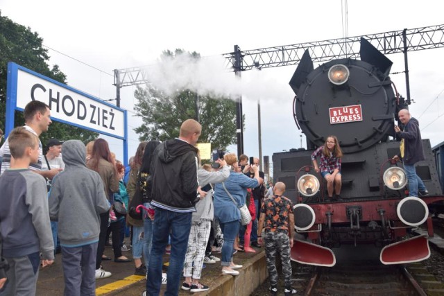 Blues Express w Chodzieży: Na dworcu PKP zagrał zespół Blues Szwagiers [FOTO]