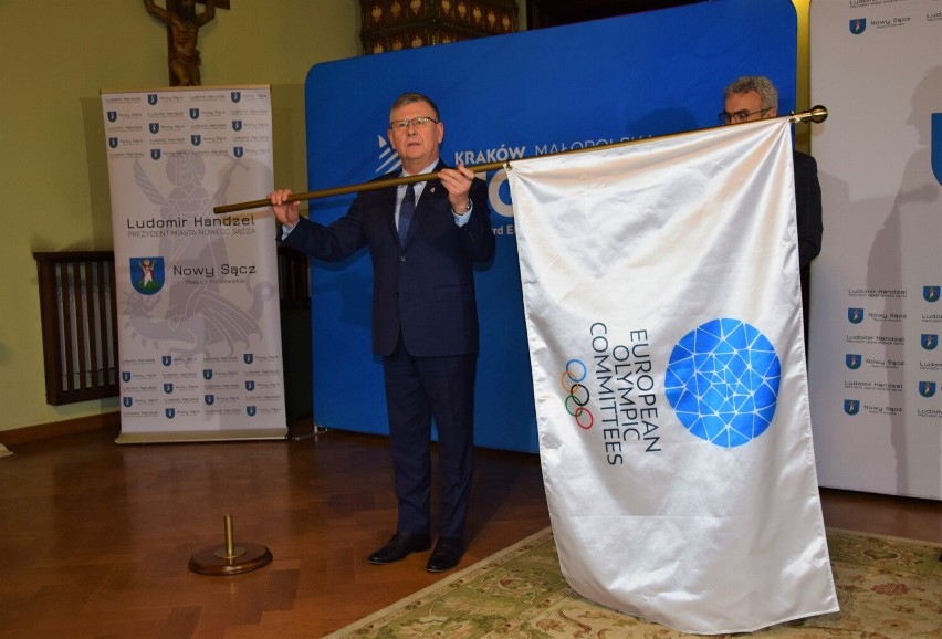 Nowy Sącz. Flaga Igrzysk Europejskich dotarła do stolicy regionu. Zobacz zdjęcia z uroczystego przekazania
