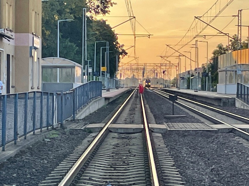 Śmiertelny wypadek na torach kolejowych w Lewinie Brzeskim -...