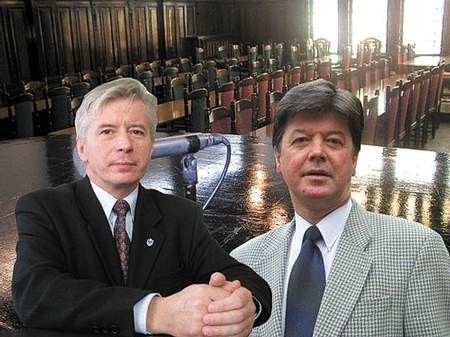 W Tarnowskich Górach o fotel burmistrza powalczą Piotr Hanysek (z lewej) i Kazimierz Szczerba. RAFAŁ JAKOKTOCHCE