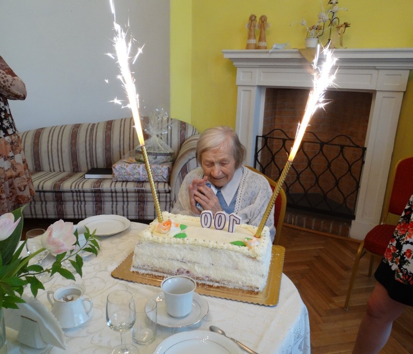 Pensjonariuszka DPS w Srebrnej Górze świętuje setne urodziny! 