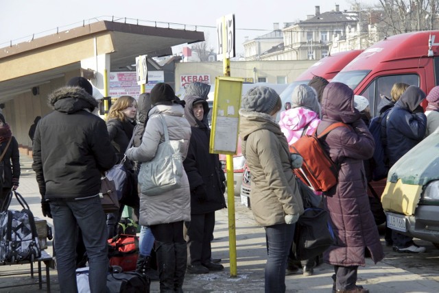 Zimowe utrudnienia to chleb powszedni dla pasażerów PKS