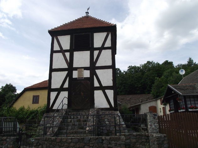 Szachulcowa dzwonnica w Santoku