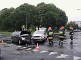 Wypadek na skrzyżowaniu Wojska Polskiego i Budowlanych. Kierowcy twierdzą, że obaj mieli zielone