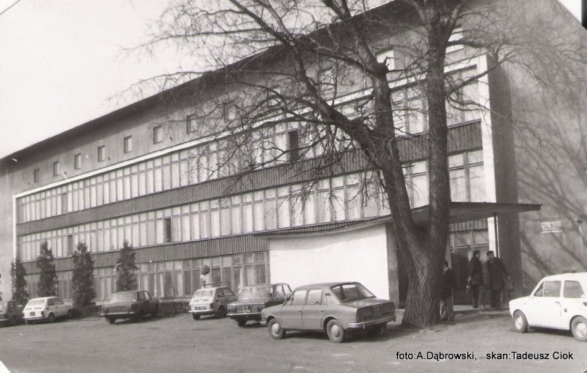 Takie modele to już absolutna rzadkość. Samochody na ulicach Starachowic w latach 70-tych. Zobacz zdjęcia