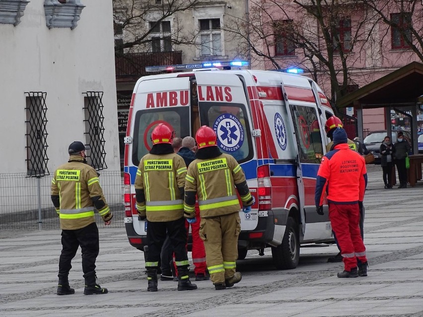 W jakim celu śmigłowiec z medykami wylądował na rynku w...