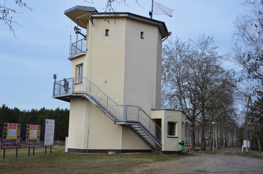 Sprzątanie budynków na poligonie Karliki koło Żagania...