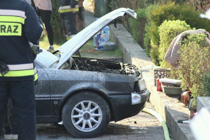 W zaparkowanym w garażu samochodzie wybuchła instalacja...