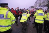 Polscy kierowcy ciężarówek uwięzieni w Wielkiej Brytanii. Dantejskie sceny na granicy z Francją. Trwa akcja pomocy oraz testy na COVID-19