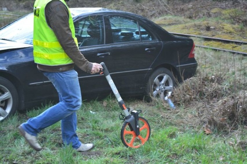 Junoszyno. Auto dachowało na trasie nr 501