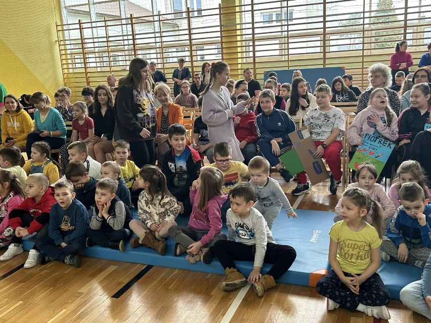 Innowacyjne powitanie wiosny w Szkole Podstawowej w Wierzbicy. Zobacz zdjęcia