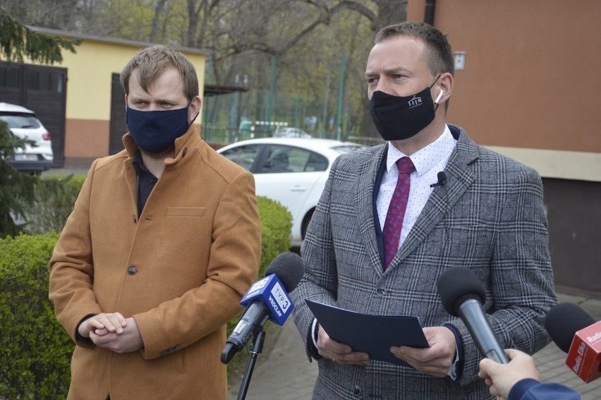 Piotr Borys przed prokuraturą w Głogowie