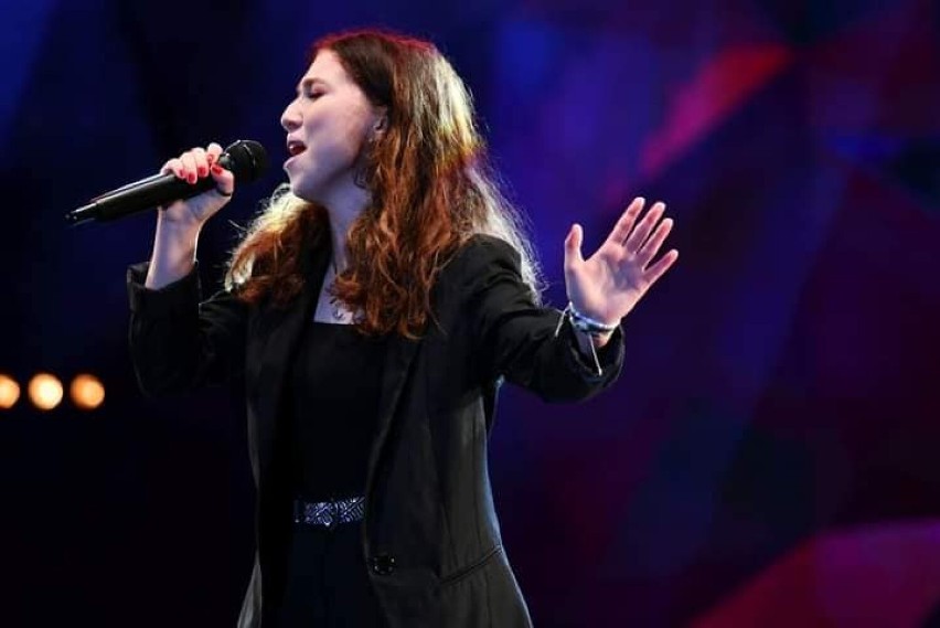 Adrianna Włodarczyk z Wielunia otrzymała nagrodę specjalną na XVIII Festiwalu Muzyki Rozrywkowej im. Bogusława Klimczuka  ZDJĘCIA
